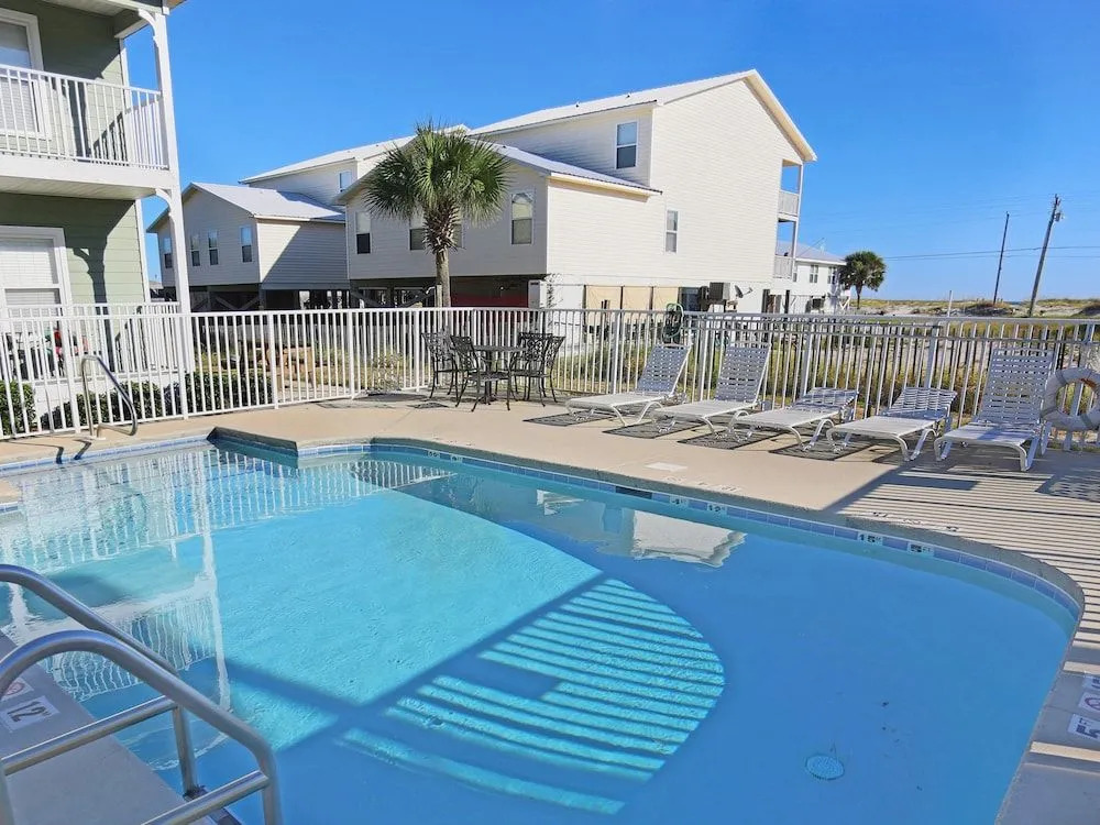 Lagoon Ave #106 - 2 Br condo by RedAwning