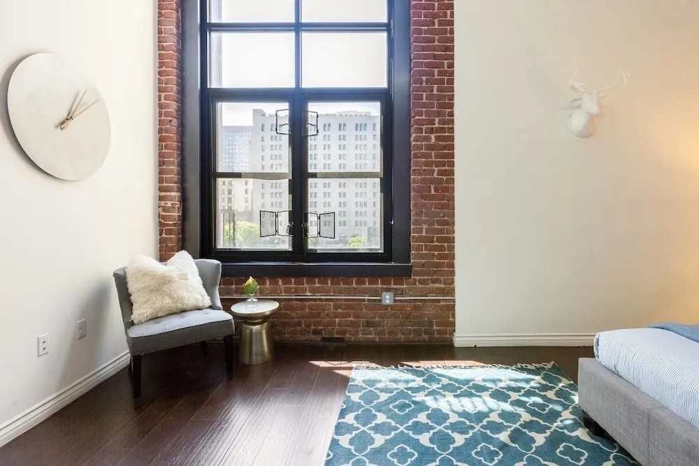 Visit La Live From A Spacious Industrial Loft
