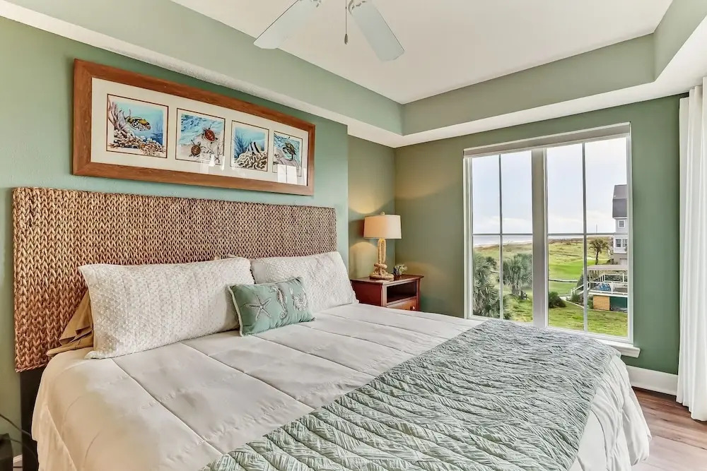 Cozy Beachfront 1BR w/ Stunning Views