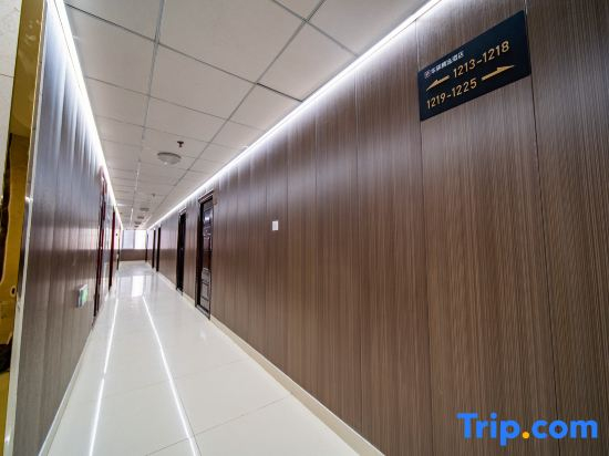 Home Huayi Collection Hotel (Jinan Wanda Plaza Qilu Software Park)