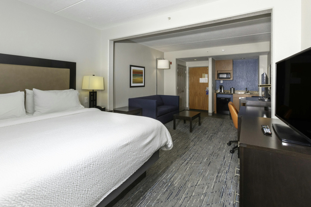 Holiday Inn Express & Suites Jacksonville Airport by IHG