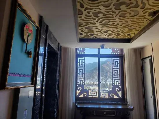 Maoxian Ancient Qiangcheng Yihuatang Hotel