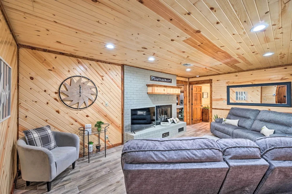 Lavish Broken Bow Home on 6 Acres w/ Hot Tub!