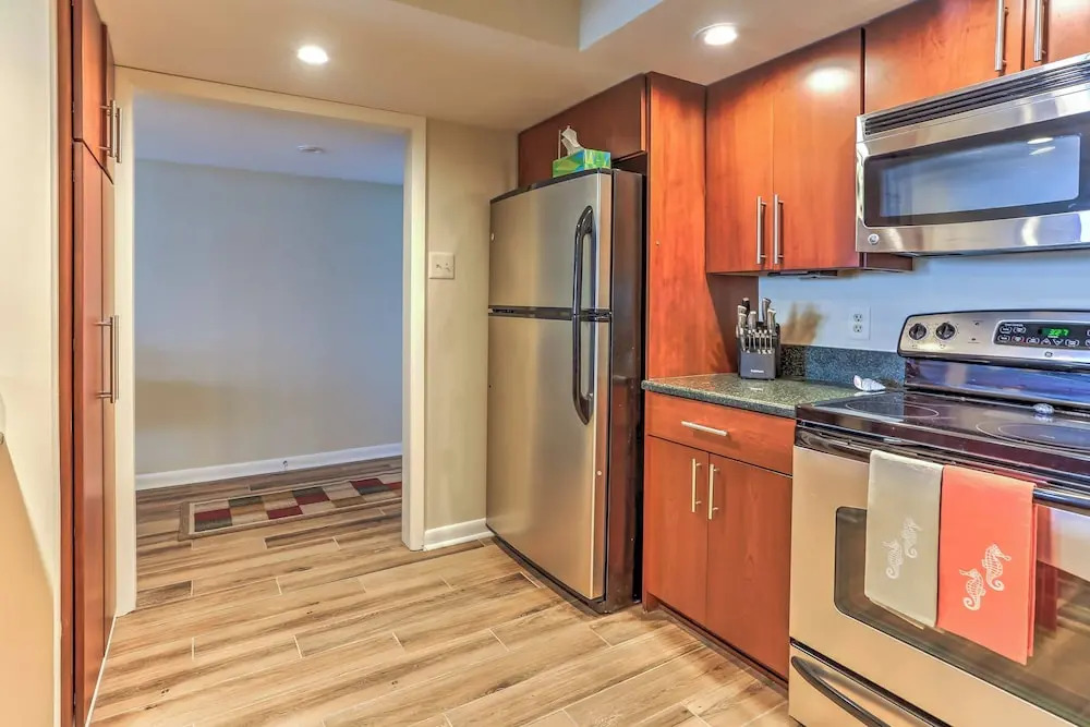 Chic Myrtle Beach Seaside Escape w/ Pool Access!