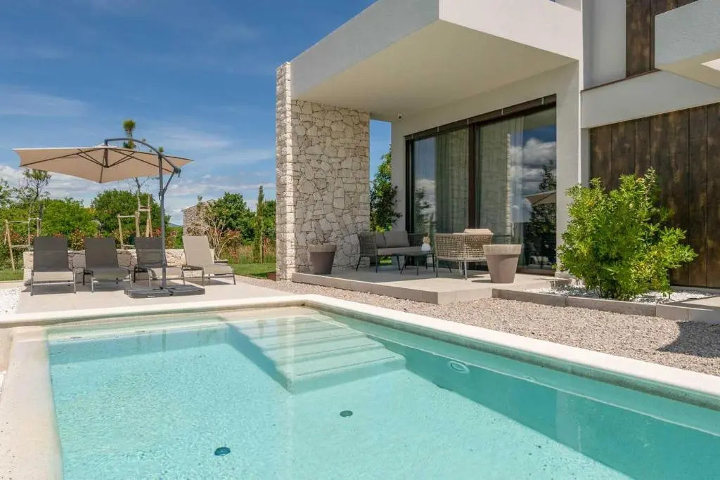 Villa Adoral