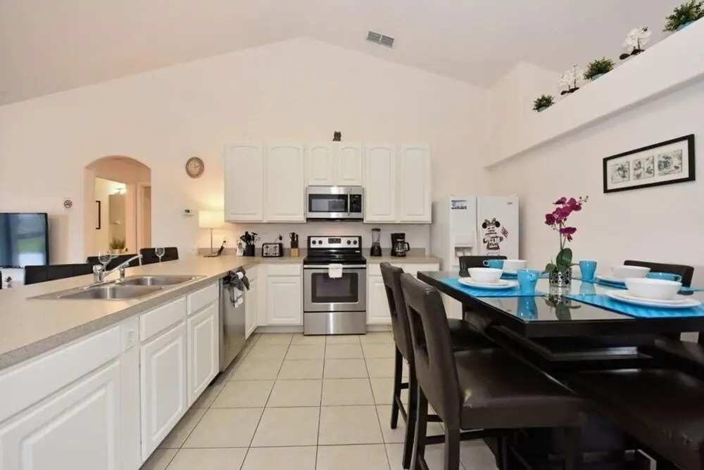 Beautiful 5 Bed Pool Game Room 5 Bedroom Home by RedAwning
