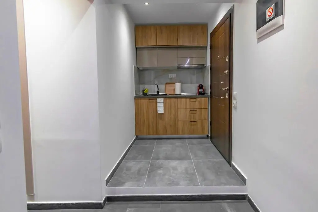 Tsimiski Contemporary Studio 3