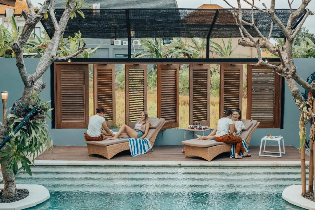 Amolas Canggu Villa Balinese Muralism