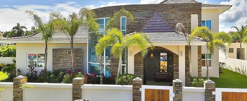 6 Bedroom Villa