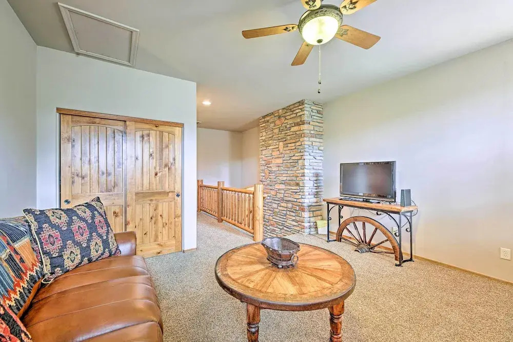< 1 Mi to Torreon Golf Club: Show Low Condo
