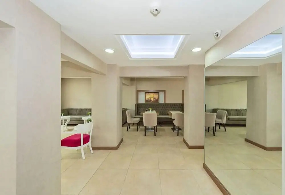 La Garden Hotel