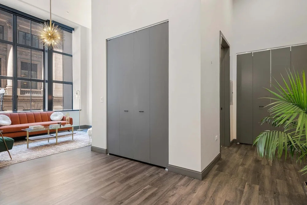 Downtown Charm 2BR Comfort Great Amenities