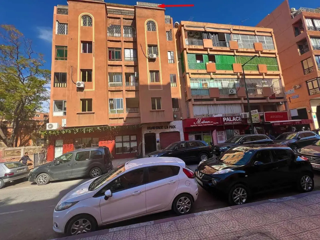 Safran flat with 2 large terraces Central Location