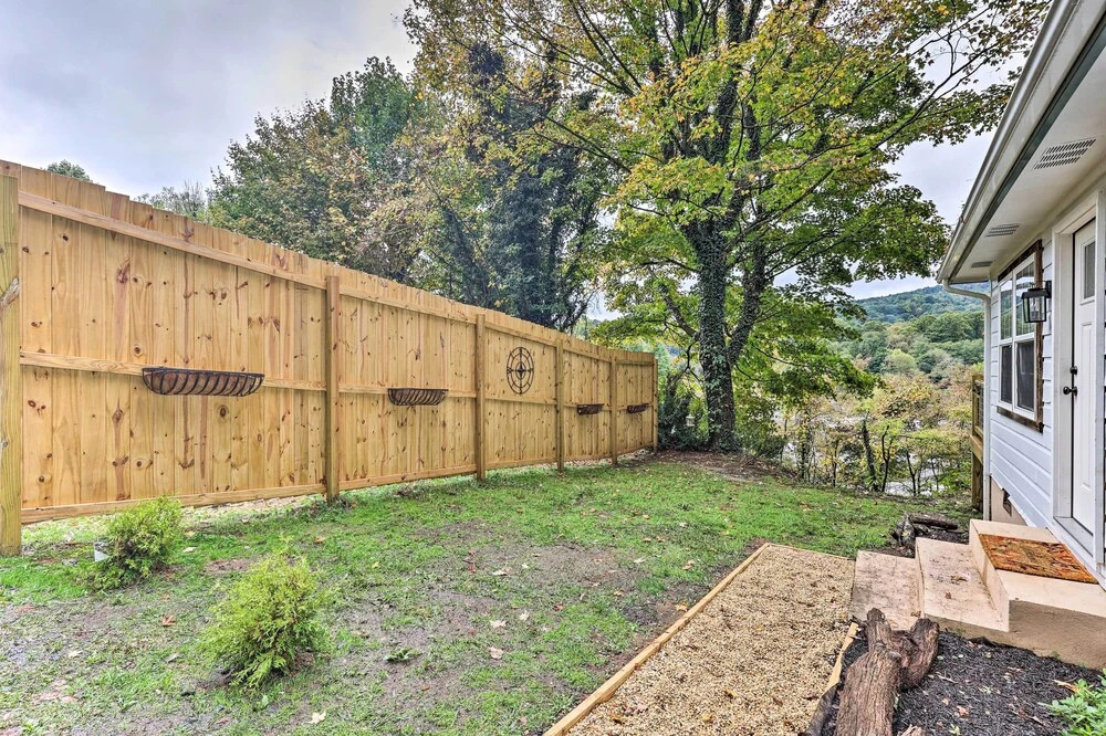 Hilltop Hideaway w/ Scenic Views & Hot Tub