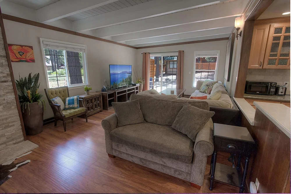 Kiowa Lake House by Lake Tahoe Accommodations