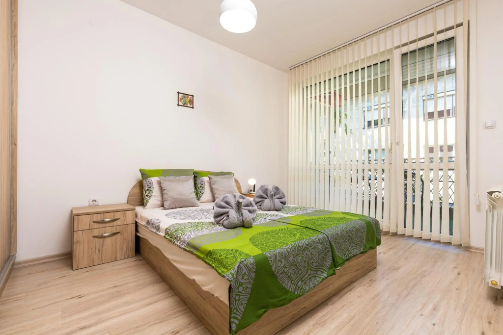Stylish 2BD Apartment with a Nice Cozy Terrace