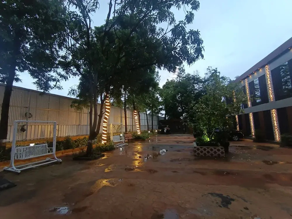 HOTEL MOON LITE RESIDENCY - Marve Road Malad West - Premium Couple Friendly