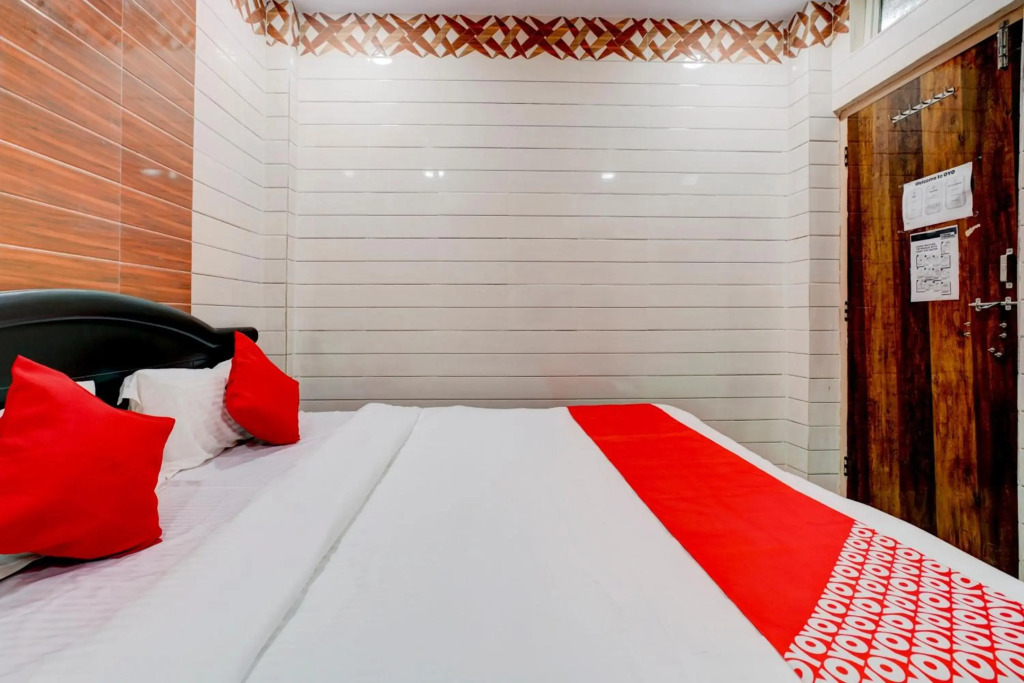 OYO HYD1516 Hotel Aroma Classic