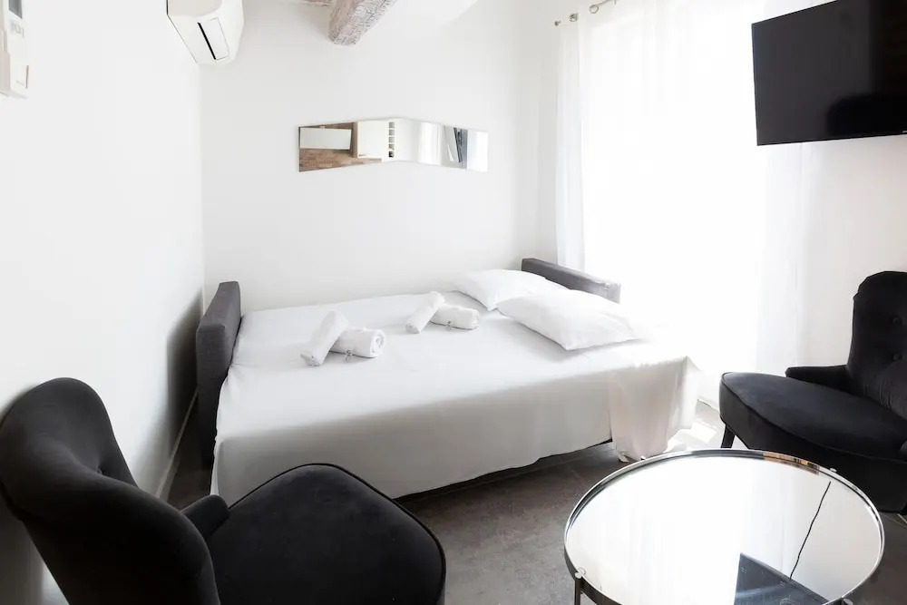 Charming 2 bedroom apartment in the best location, old town of Antibes 301