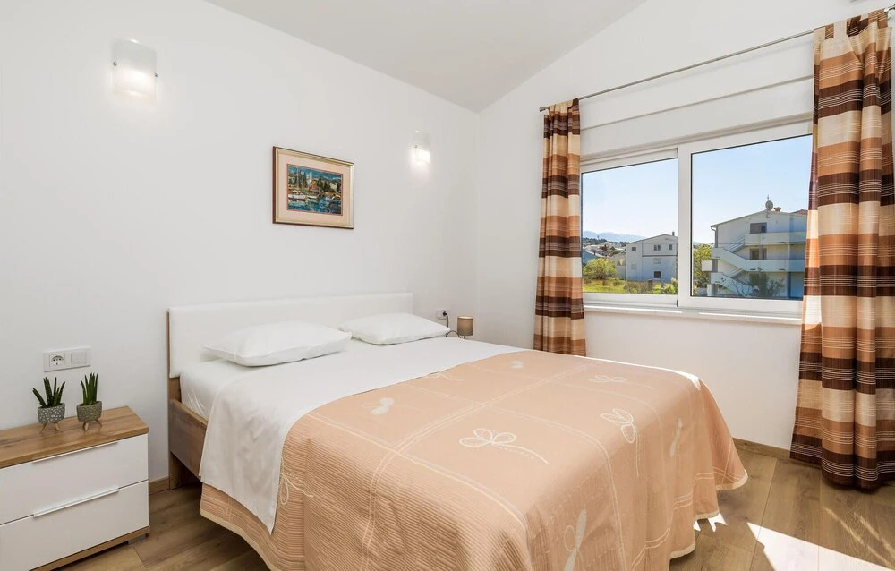 Nice Apartment in Barbat with Hot Tub, WiFi & 3 Bedrooms