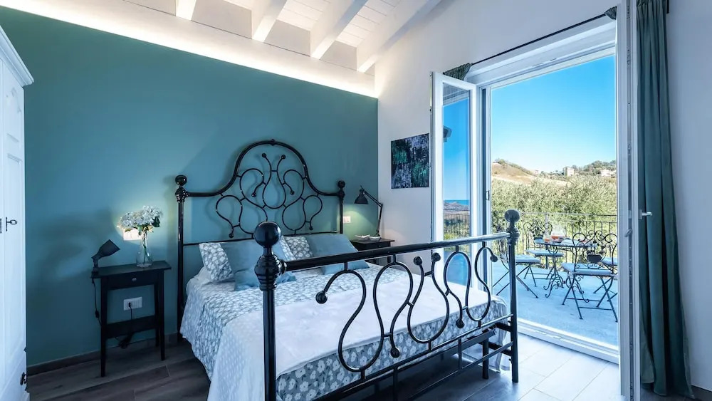DIMORA CAMPO DELLE MURA 4&2, Emma Villas