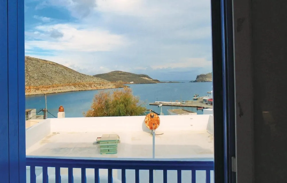 Stunning Apartment in Panormos With 3 Bedrooms and Wifi