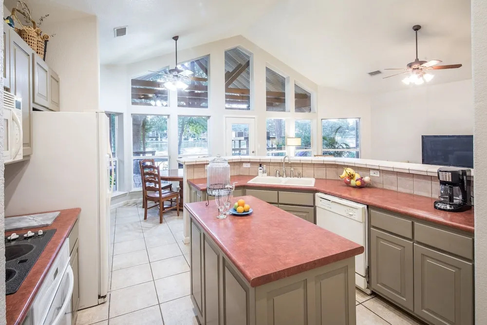 Serenity Shores House 3 Bedrooms 2.5 Bathrooms Home