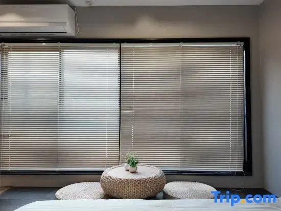 "Jiale"  2-7 people, 2 bedrooms, 1.5 bathrooms, 1 living room, 1 kitchen