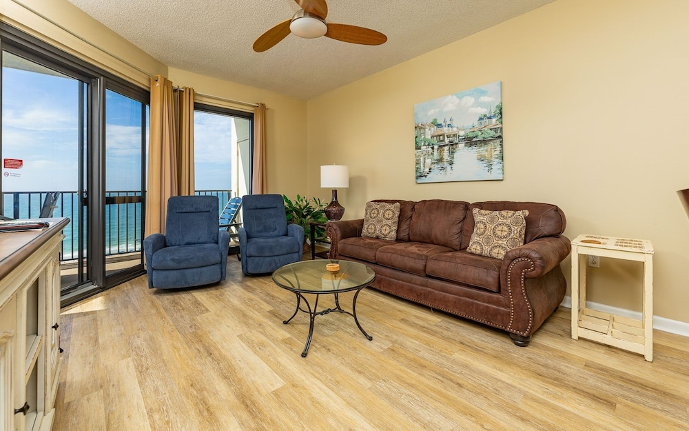 Phoenix Vi 61406 2 Bedroom Condo