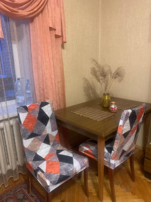 Двухкомнатная квартира в центре.