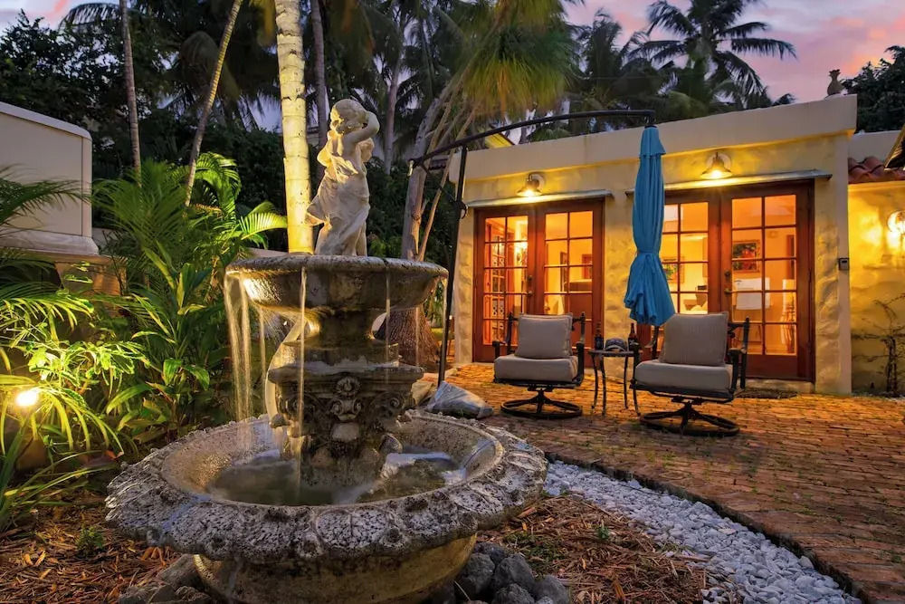 Las Olas Oasis by Avantstay Minutes to the Beach + Hot Tub