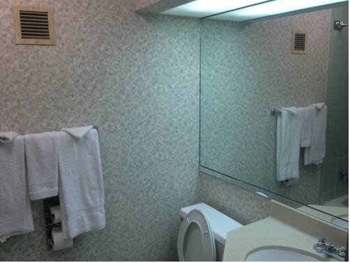 The Moraine Inn Suites & Conference Center