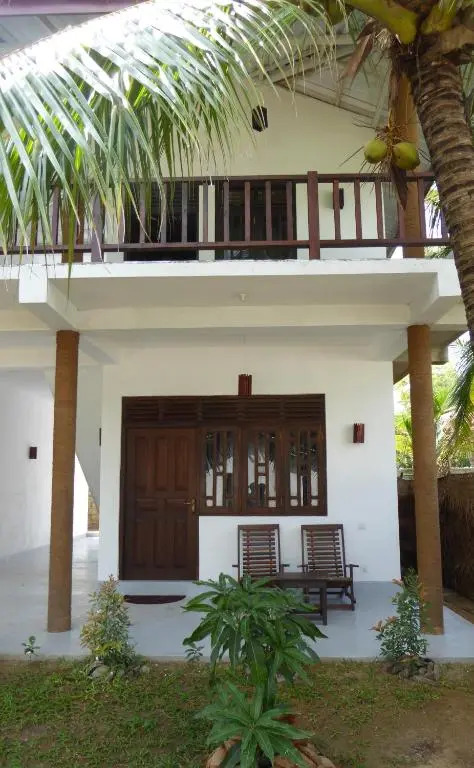 Little Sunshine Guest House & Restaurant