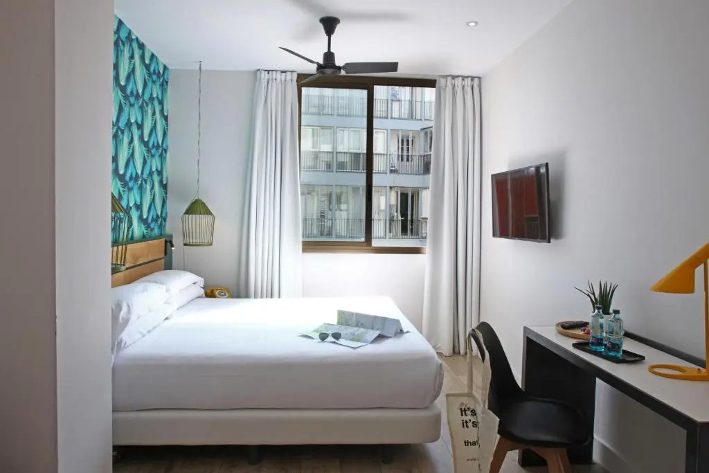 Chic & Basic Lemon Boutique Hotel