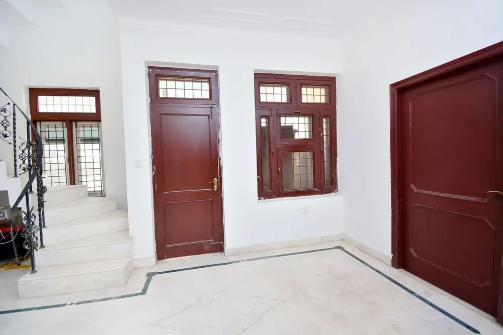OYO 40005 Corner House