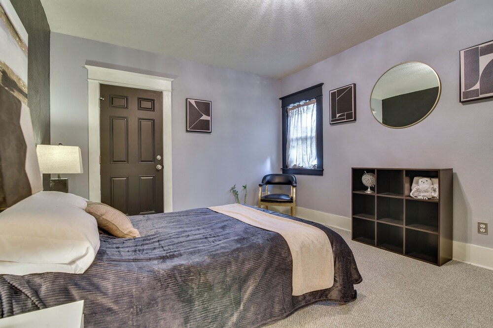 Main Street Retreat! Urban Cottage in Vancouver