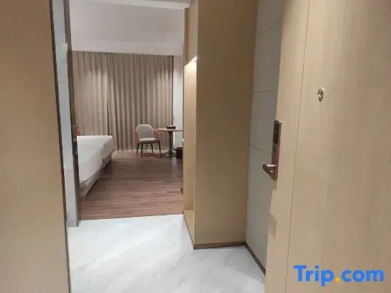Weigang Supreme International Hotel (Beihai International Wharf Qiaogang Style Street)