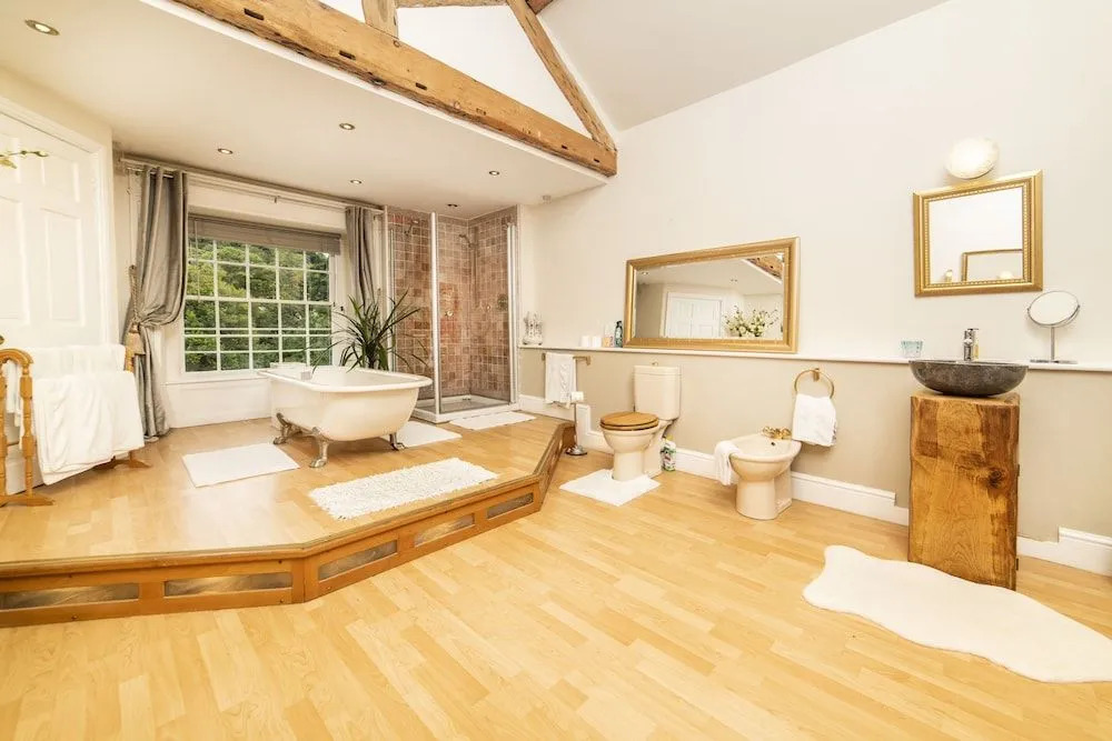 Cornerstones, 16th Century Luxury Self Catering House overlooking the River Dee