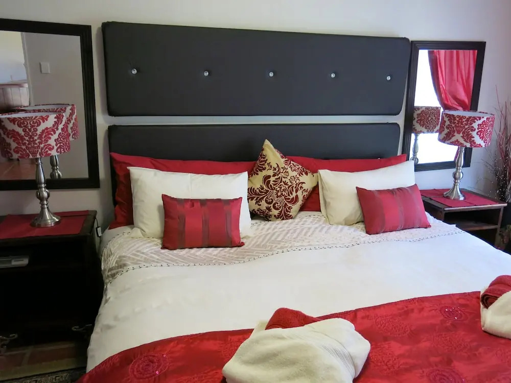 Self Catering 1 Bedroom Sofa Bedfull Bathroom Ideal for 4 Guets - Welcome