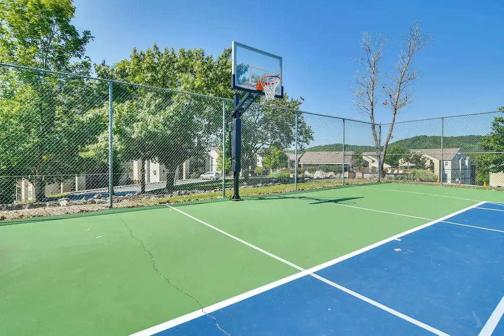 Near Silver Dollar City! Condo w/ Hot Tub & Lake