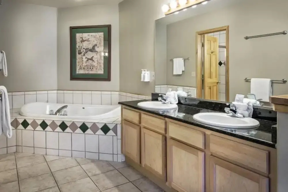 Grand Timber Lodge 2 Bedroom Ski In, Ski Out Condo