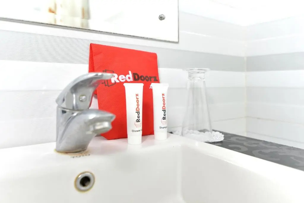 RedDoorz Plus near Mall Bali Galeria 2