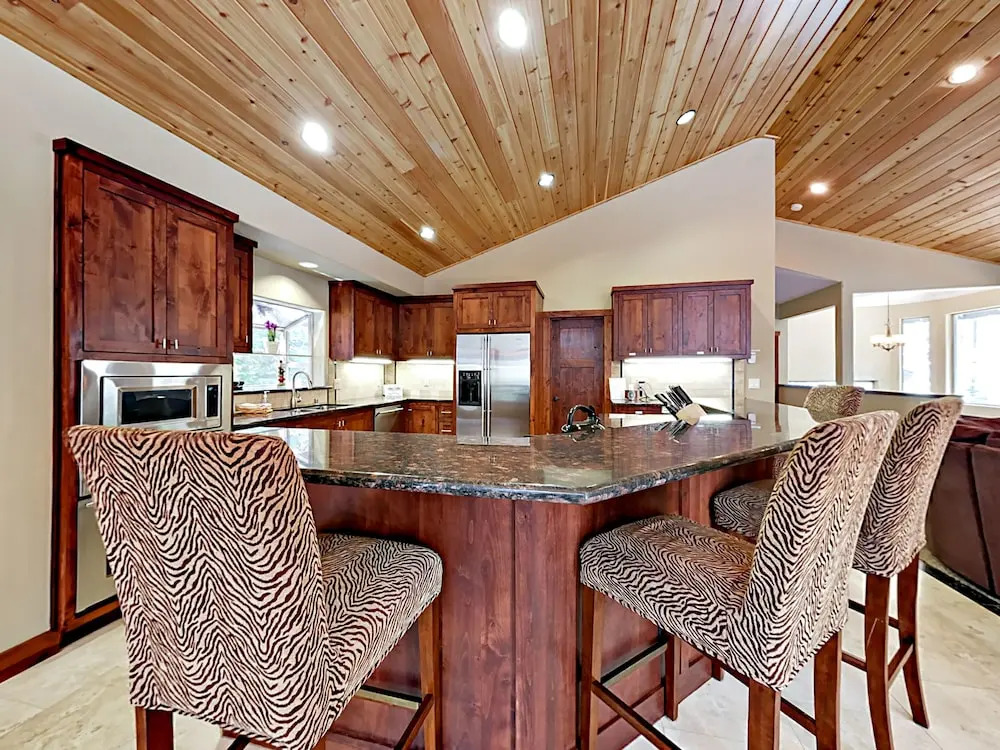 High End Executive Tahoe Home by RedAwning
