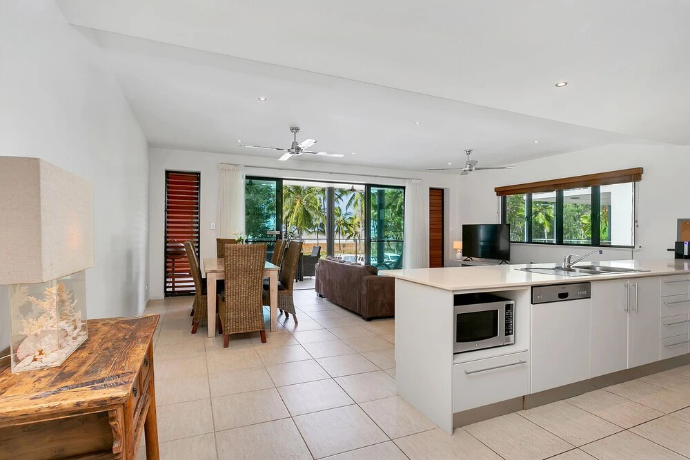 Belle Escapes - Beachfront Ocean View Apartment "4"