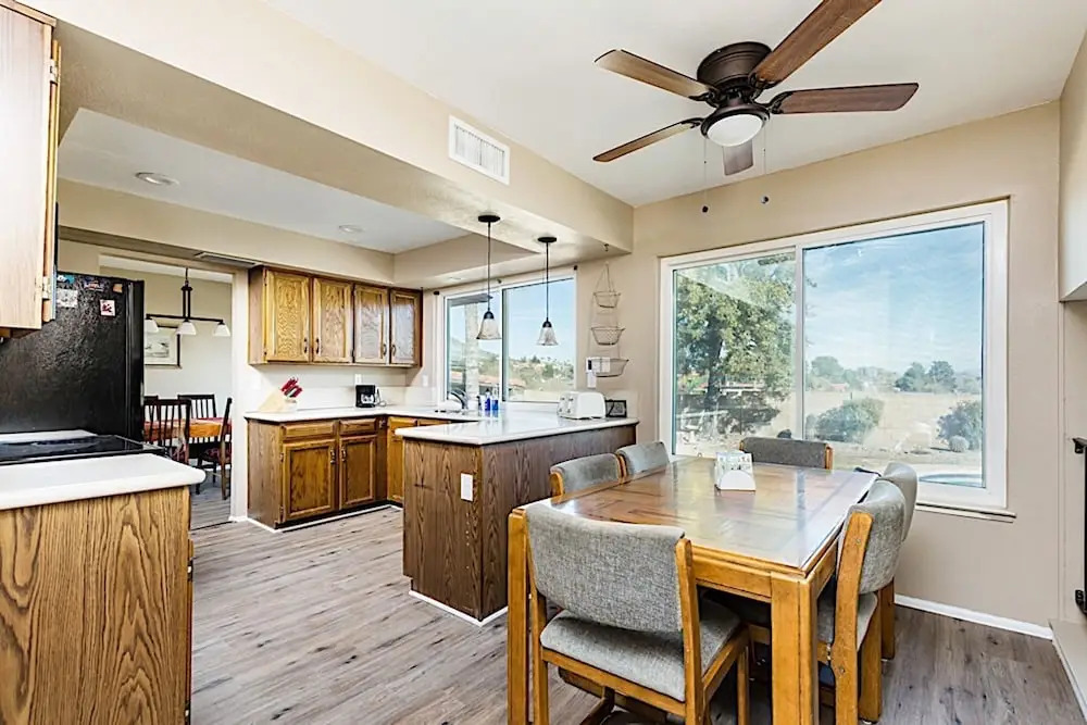 Shadow Mountain Retreat 4BR by Casago