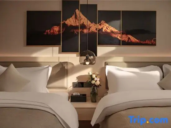 Heshe Qiongxi Beautiful Inn (Shangri-La Dukezong Ancient City Railway Station Branch)