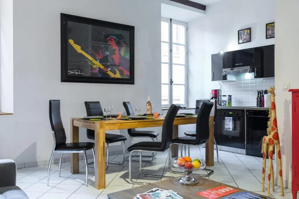 Ste Reparate F4 Moderne, Design, Place Rossetti, Heart Old Town