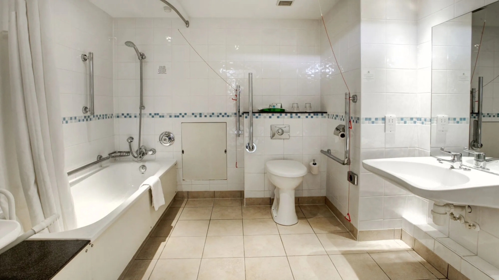 Holiday Inn Farnborough by IHG