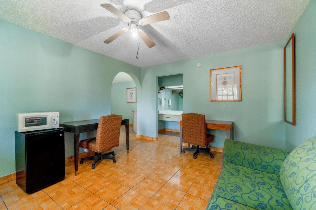 Lone Star Inn & Suites by OYO Harlingen TX