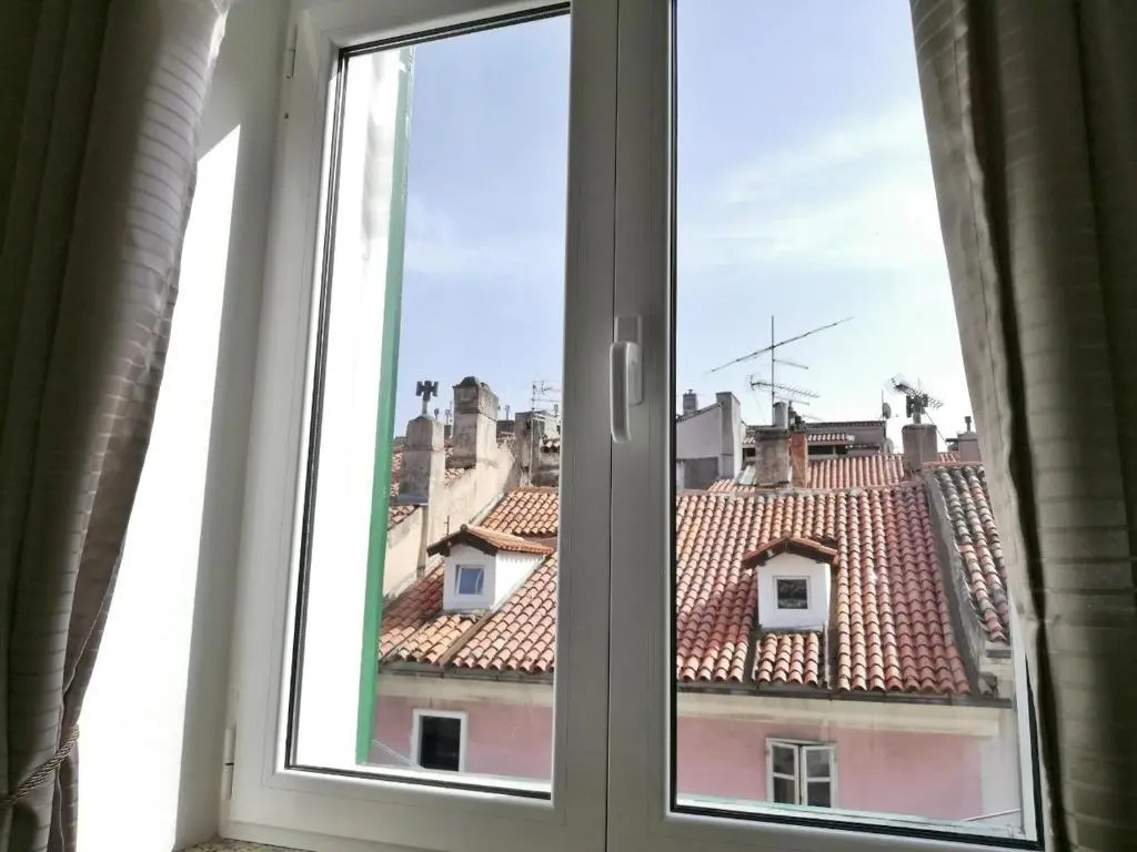 Apartment Lucy - City Center of Rijeka 4 *